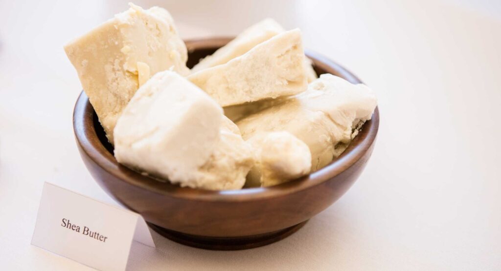 shea-butter-in-a-wooden-bowl-2