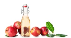 apples and apple cider vinegar in a bottle